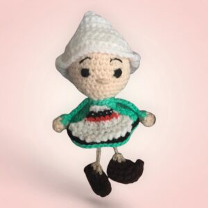 Adorable poupée Bécassine en crochet, vêtue d'un costume traditionnel.