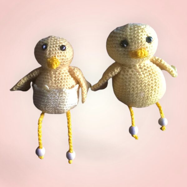 Adorable duo de peluches : Maman Poule et son Bébé Poussin.