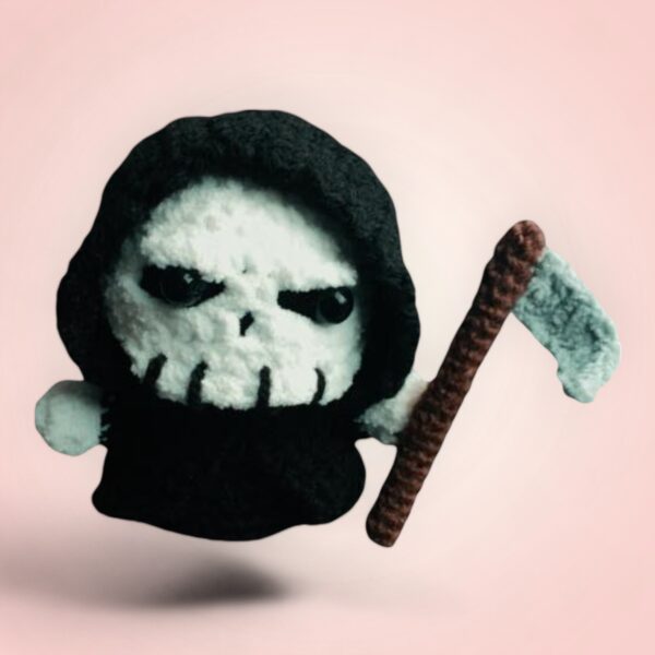 Peluche Faucheuse d'Halloween, crochetée à la main.