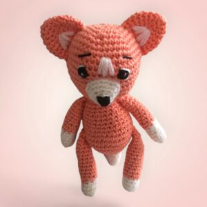 Magnifique renard roux en peluche, crocheté à la main.
