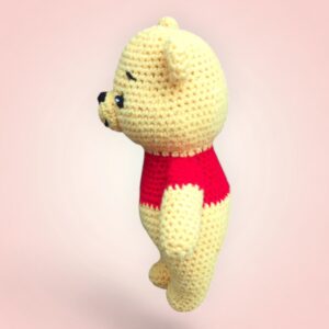 Adorable peluche Winnie l'Ourson crochetée à la main.