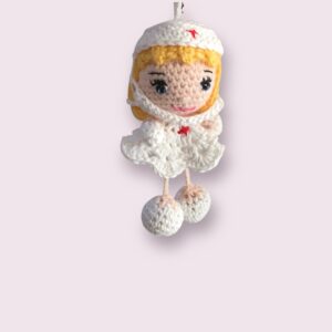 Adorable petite infirmière en crochet.