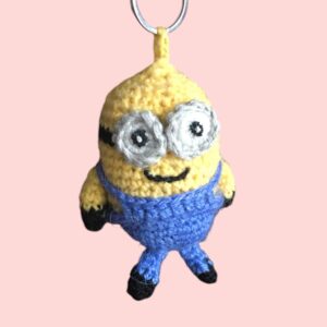 Porte-clé Minion crocheté à la main.