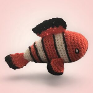 Charmant poisson clown en crochet.