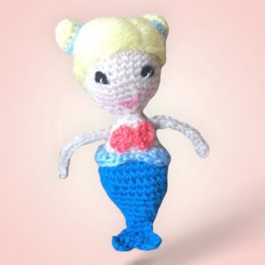 Porte-clé sirène crocheté à la main.