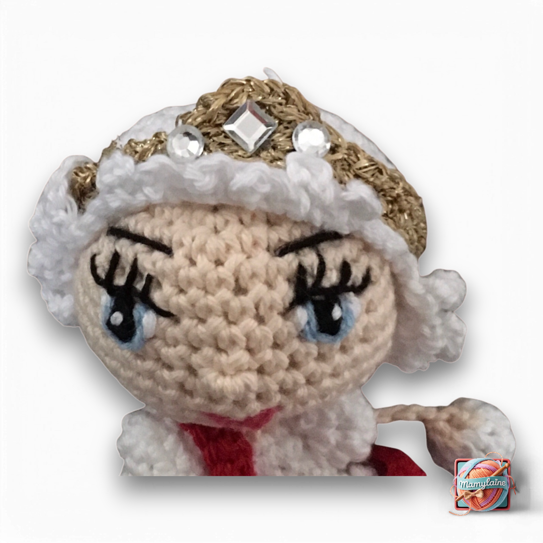 Petite Reine d_Angleterre - Poupée Fait Main en Bretagne 1